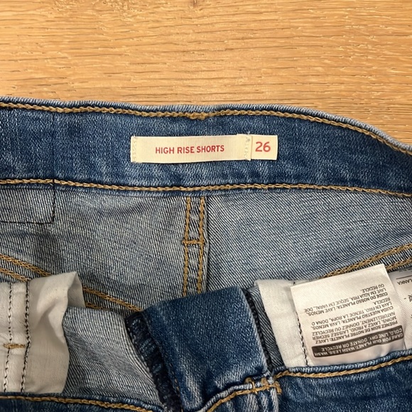 Levi’s High Rise Flexible Stretch Shorts Size 26 in Blue - Picture 3 of 5